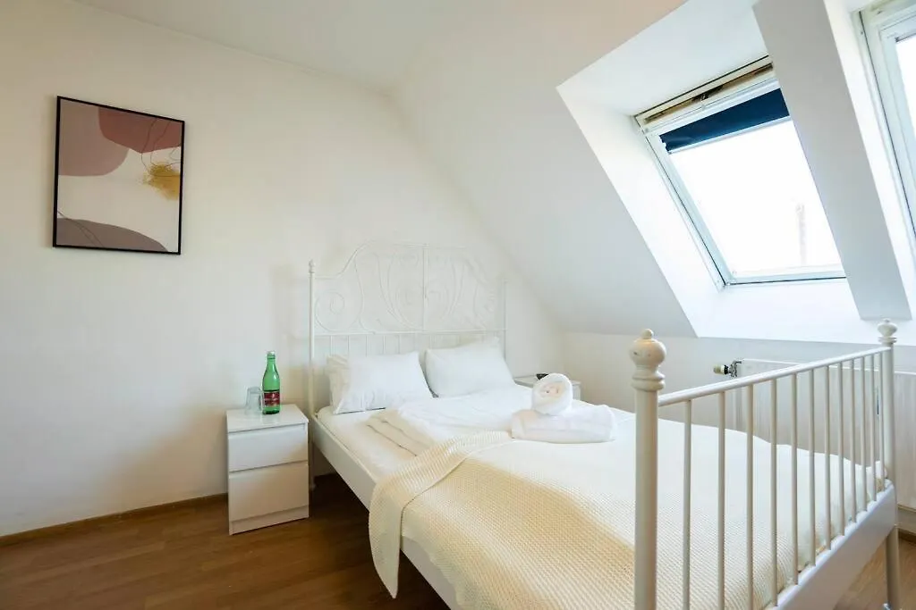 Stylish 2 Floor Penthouse • 15 Min To City Center Wien Apartment