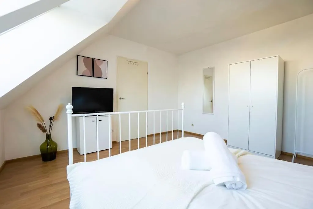 Stylish 2 Floor Penthouse • 15 Min To City Center Wien 0*,  Österreich