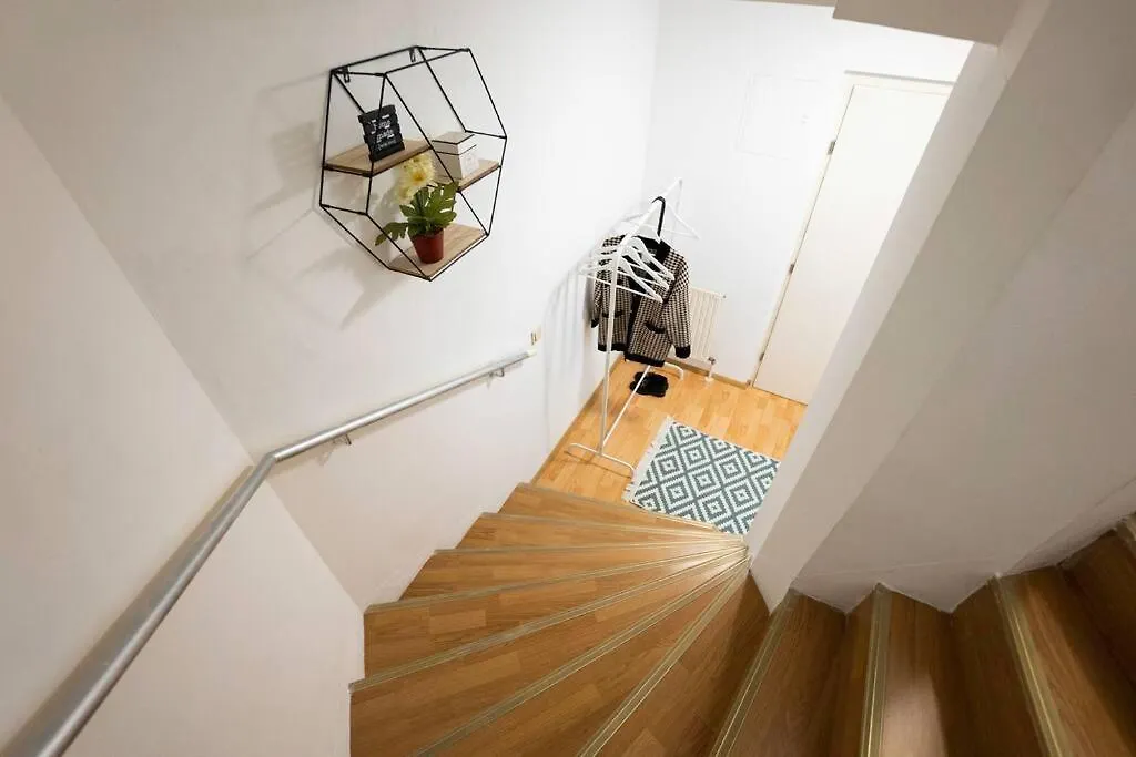 Stylish 2 Floor Penthouse • 15 Min To City Center Wien 0*,  Österreich