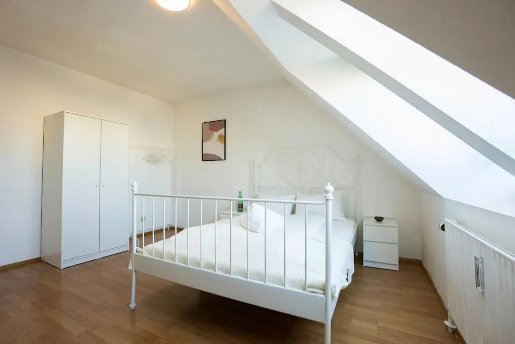 Stylish 2 Floor Penthouse • 15 Min To City Center Wien