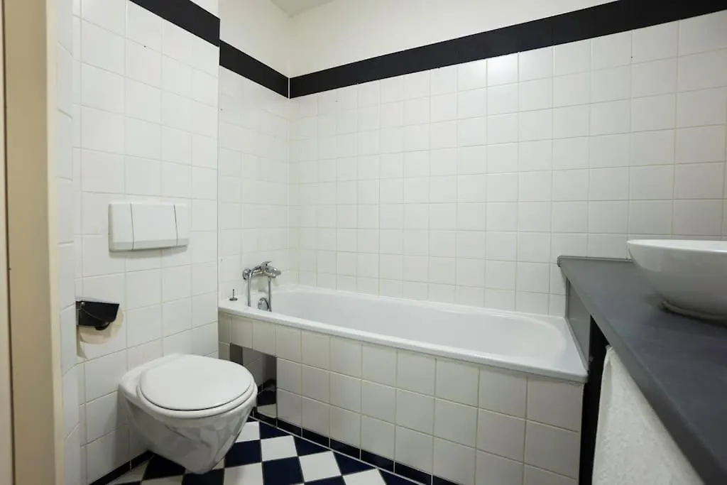 Stylish 2 Floor Penthouse • 15 Min To City Center Wien Apartment