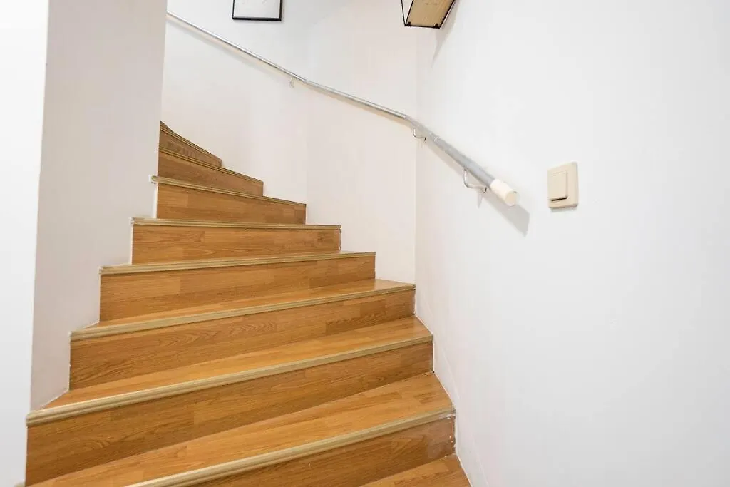 Stylish 2 Floor Penthouse • 15 Min To City Center Wien