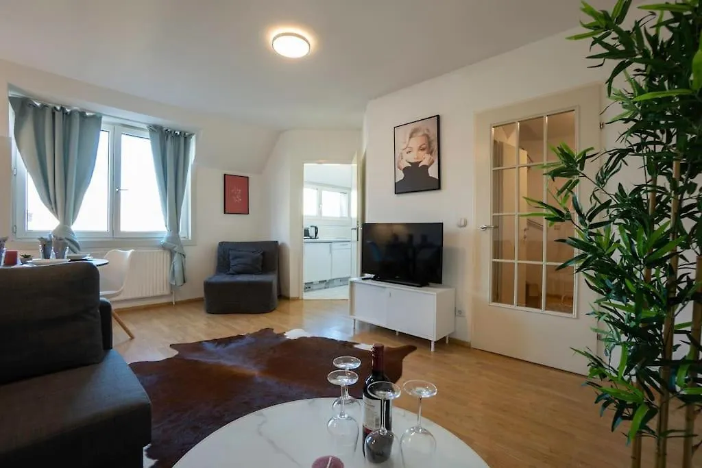 Stylish 2 Floor Penthouse • 15 Min To City Center Wien Österreich