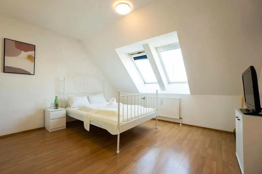 Stylish 2 Floor Penthouse • 15 Min To City Center Wien 0*,